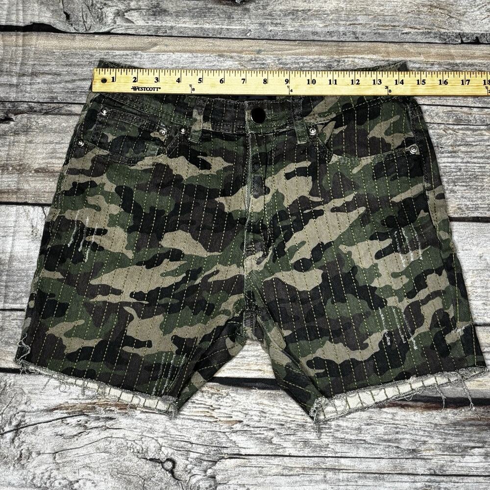 Fashion Nova Men's Camo Cut Off Stretchy Shorts Size 30 - Picture 3 of 5